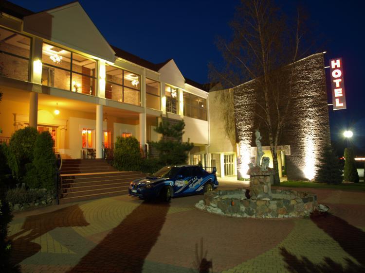 Hotel Kamiza Wyszków Exteriör bild