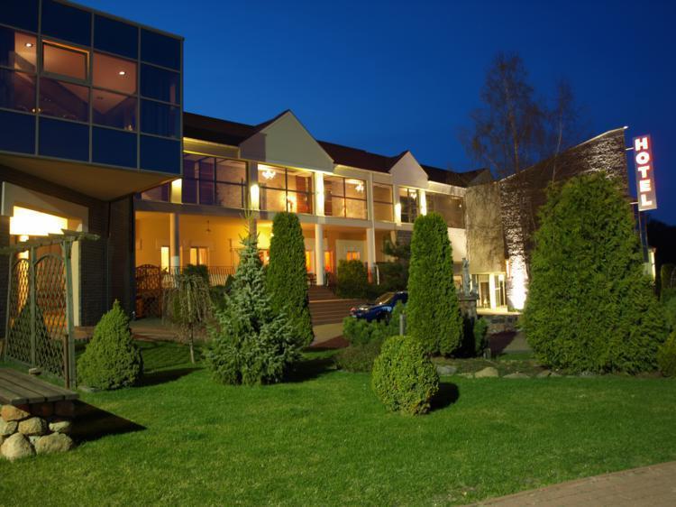 Hotel Kamiza Wyszków Exteriör bild