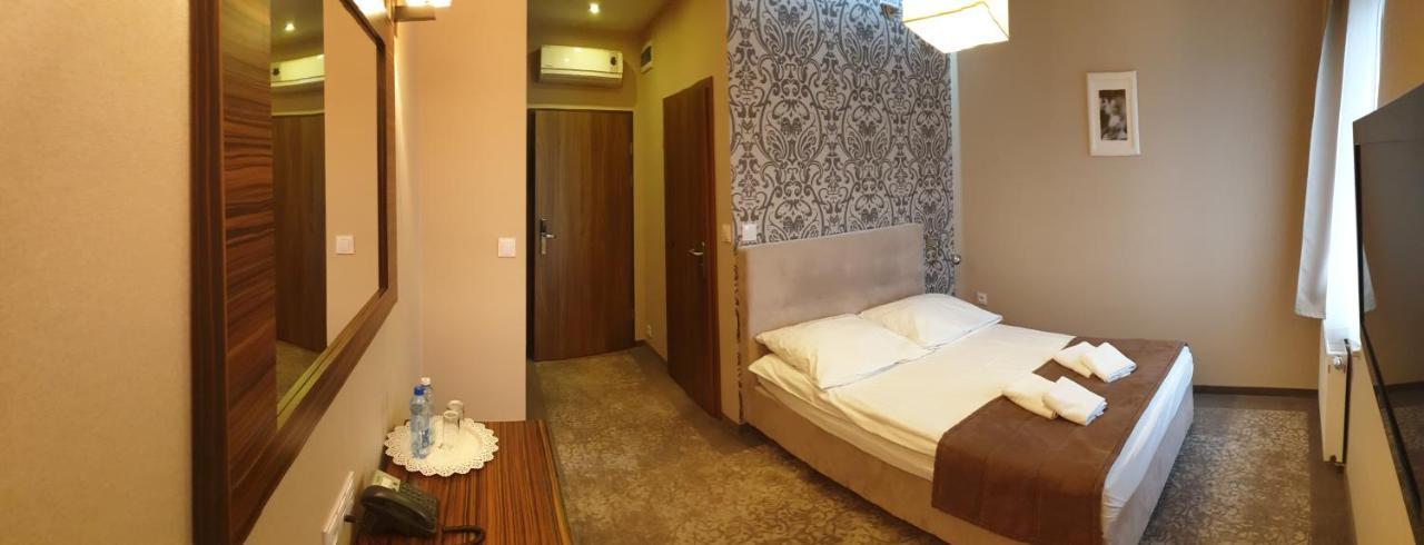 Hotel Kamiza Wyszków Exteriör bild