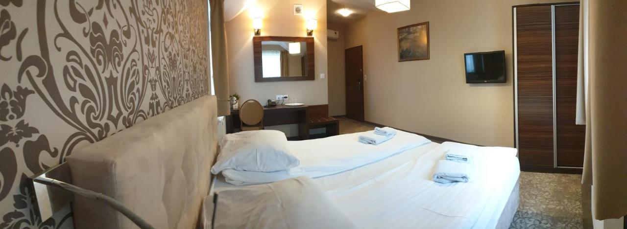 Hotel Kamiza Wyszków Exteriör bild
